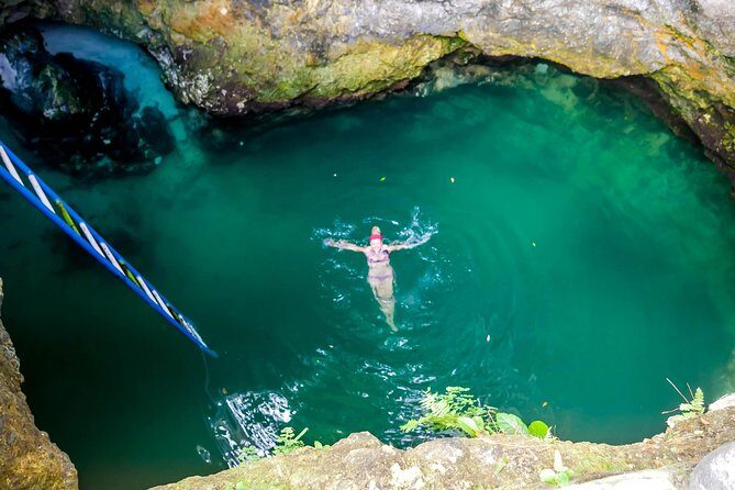 4. Negril Full-Day Guided / Sunset Tours 7miles Beach Blue Hole & Ricks Café - Rick’s Cafe Sunset: The 35-Foot Cliff Viewpoint Moment