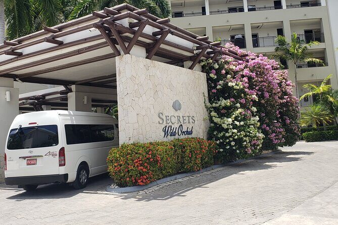 A "Private" Airport Transfer to any Resort in Montego Bay - Pickup at Sangster Airport: what the meet-up looks like