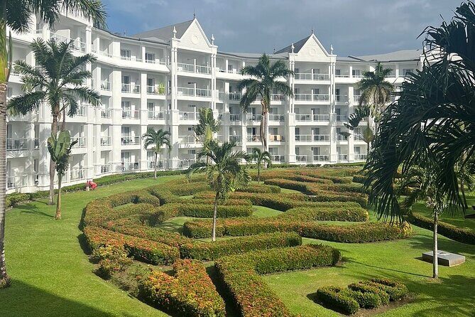 A "Private" Airport Transfer to any Resort in Ocho Rios - The Van Matters: Clean, Spacious, Air-Conditioned Comfort