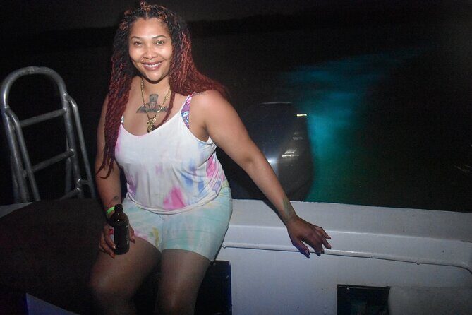 Bioluminescent Lagoon Tour: Night Swimming and Liming in Jamaica - Liming by the shore: the social side of the lagoon
