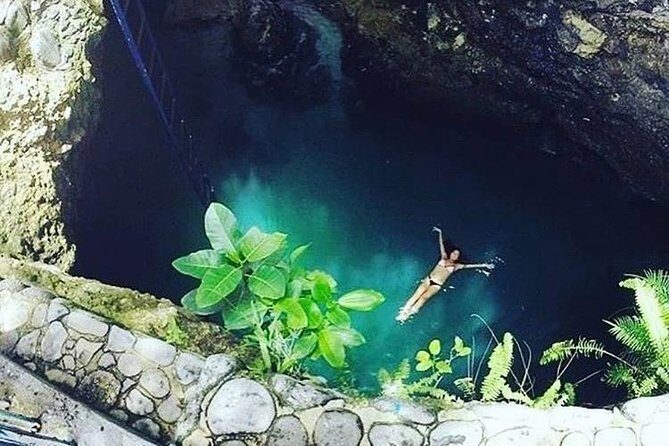 Blue Hole Mineral Spring and Ricks Cafe Private Tour - Rick’s Cafe in Negril: reggae, cliff launches, and sunset views