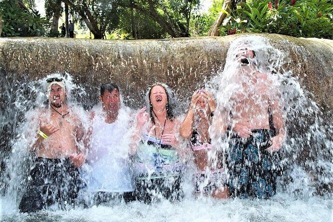 Blue Hole, Secret Falls, and Dunn's River Falls Combo Day-Trip - Photo breaks and quick history stops: Rose Hall, Greenwood, and Columbus Park