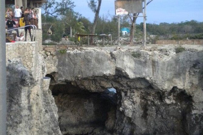 Day-Trip to Rick's Cafe from Montego Bay - Optional Negril shopping: a simple bonus stop