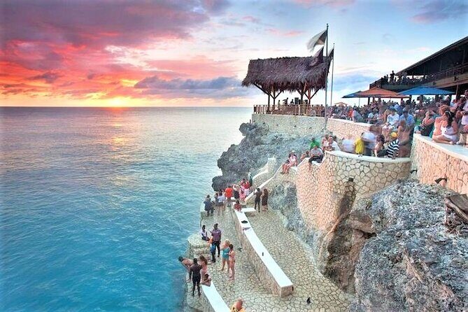 Day-Trip to Rick's Cafe from Montego Bay - The sunset show: why this west-coast timing matters