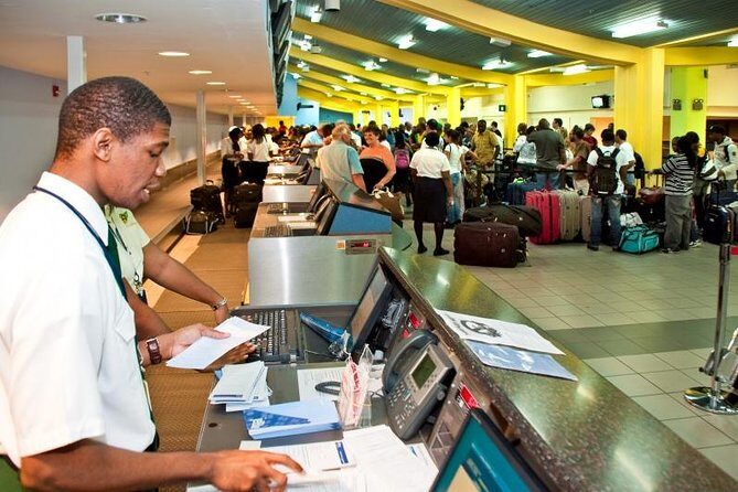 Departure Shuttle to Airport, Club Mobay Fast Track & VIP Lounge Combo - Club Mobay Fast Track: Security and Immigration Without the Shuffle