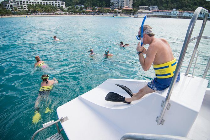Dunn's River Catamaran Cruise From Ocho Rios - Dunn’s River Falls: the Human-Chain Climb and What Guides Do