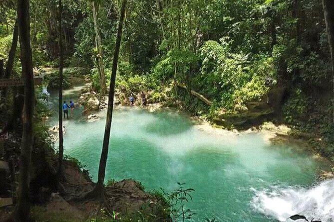 Dunn's River Falls and Blue Hole Combo Tour From Ocho Rios & Runaway Bay - How pickup works in Ocho Rios (and why timing feels easy)