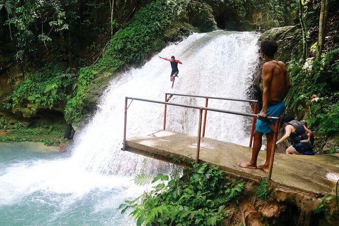 Dunn's River Park & Blue Hole Waterfall Combo from Montego Bay - The guides and driver: the names that keep showing up