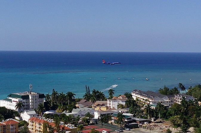 EXCLUSIVE AIRPORT / CRUISE PORT TRANSFER 1-4 Pax - What you’ll see en route: Bolt, Hip Strip, and Margaritaville