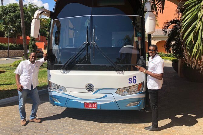 Explore Montego Bay Private Highlight Tour from Montego Bay - Stop 1 at Hi-lite Cafe: views, souvenirs, and a snack break