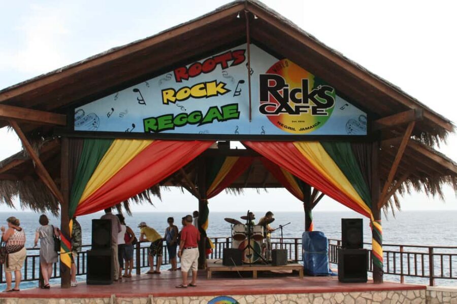 From Montego Bay: Negril Beach & Rick's Cafe Sunset Day Trip - Seven Mile Beach at Negril: sun, sellers, and your best swim moments