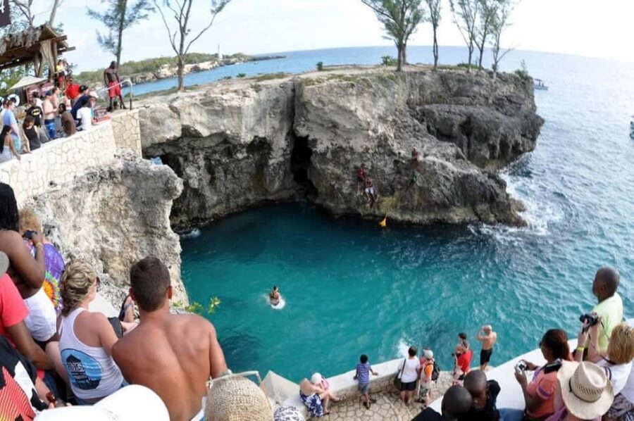 From Montego Bay: Negril Day Trip and Rick's Café Sunset - Drinks, rum punch, and the money question (what’s actually covered)