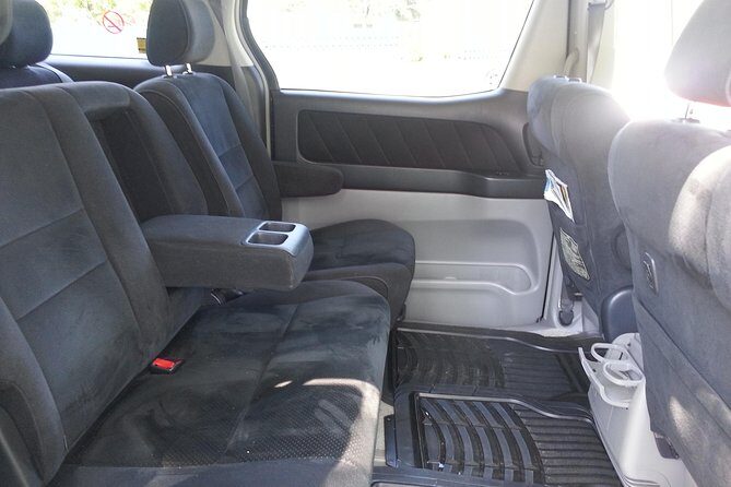 Grand Palladium Airport Transfer - The 30-Minute Drive to Lucea: Comfort, Air-Conditioning, and Real Orientation