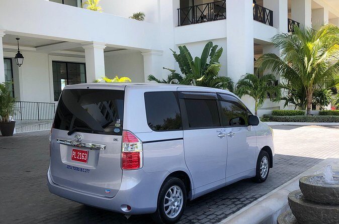Montego Bay Airport Transfers ( Round Trip-Montego Bay Hotels) - Local driver touchpoints: signs, drinks, and friendly guidance