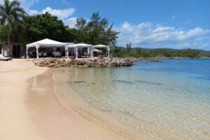 Montego Bay: Bamboo Beach Club with Lunch and Cocktails - The ride along the north coast: quick, not stressful