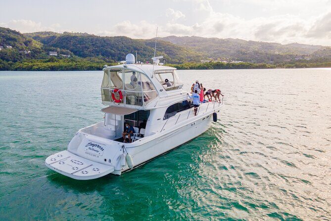 Montego Bay Private Yacht Tour with Open Bar and Lunch - Open bar and lunch: what’s included and how to pace it