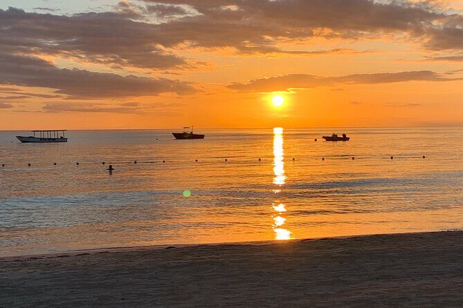 Negril Experience 1- 4 Persons - Rick’s Cafe: Photos, Swims, and the Signature Stop
