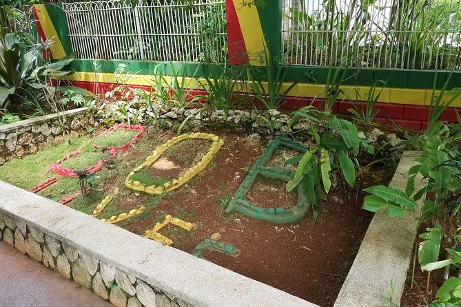 Nine Mile Bob Marley Mausoleum Transportation [ Birthplace ] - The ride: air-conditioned comfort and drivers who keep it rolling