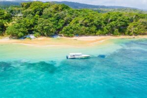 Ocho Rios Powerboat & Dunn’s River Falls Adventure - Cruising Past Laughing Waters: The Morning Setup