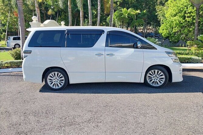 Private Airport Transfer to Bahia Principe Grand Jamaica - Finding Your Driver Outside Montego Bay Airport Without the Usual Headache