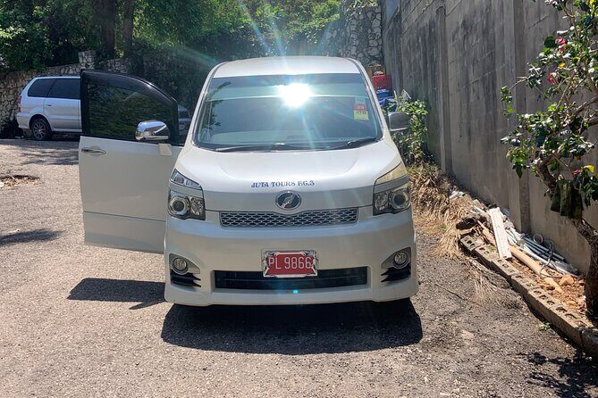 Private Airport Transfer to or from Ocean Coral Spring Resort - En-route talk: history, lifestyle, and practical ideas for your next day