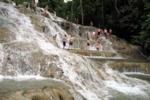 [PRIVATE] Dunn's River Falls with Entrance Fees - Getting there from Montego Bay: private pickup that actually helps