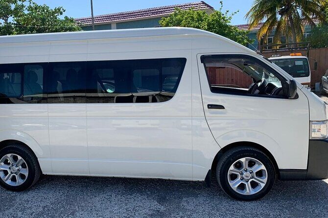 Private Montego Bay Jamaica Airport Transfer to Montego Bay Hotel - The reserved, air-conditioned ride (with WiFi and drinks)
