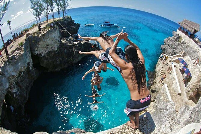 Private Tour From Ocho Rios or Runaway Bay To Negril 7 Miles Beach & Ricks Cafe - Montego Bay stop: fast photo moments and Jamaica on the roadside