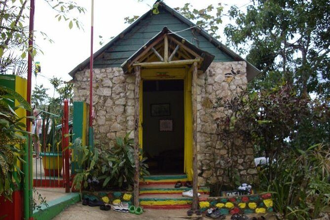 Private Tour Ocho Rios or Runaway Bay To 9 Mile Bob Marley Birth & Resting Place - The long mountain drive that turns into part of the story