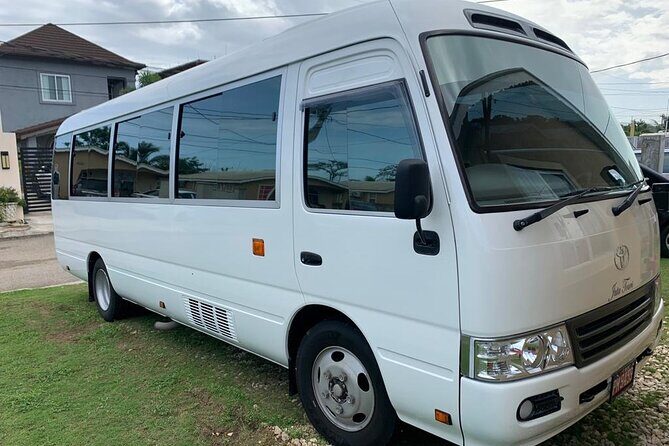 Private Transfer from Montego Bay Airport - Negril Hotels - The Negril Hotel Drop-Off: A Straight Line to Vacation Mode