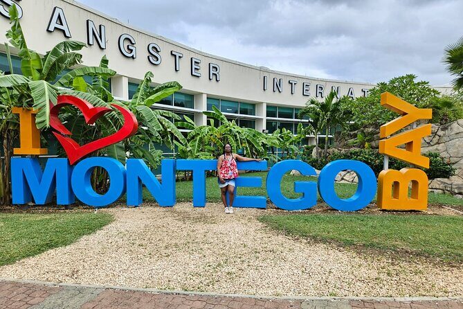 Private Transfer From Montego Bay Airport to Hotels in MontegoBay - Pickup Flow in Montego Bay: Confirmation, a Representative, and a Mobile Ticket