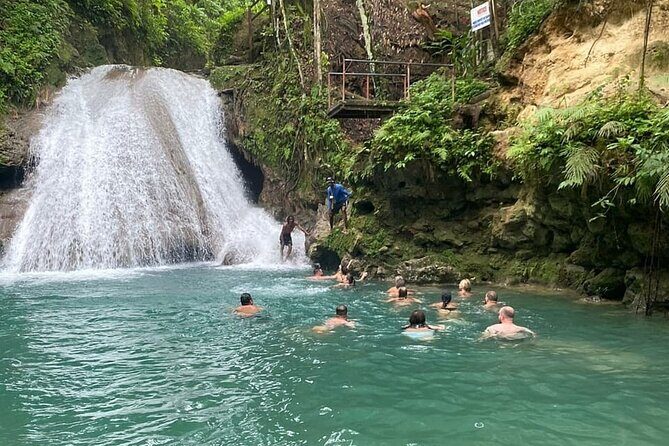 Private Transport to River Tubing or Rafting and Blue Hole combo - What to Expect From the Crew (And Why It Shows Up in Reviews)