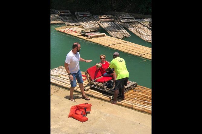 Private transportation from Montego Bay to Martha Brae River Rafting Tour - The ride in an air-conditioned minivan (and why it matters in Jamaica)