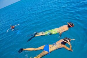 Reggae Catamaran and Snorkeling Open Bar Cruise Montego Bay - Doctor’s Cave-area snorkeling: calm-water reef time