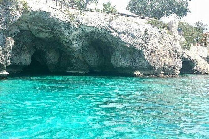 Rick's Cafe Sunset Cruise and Snorkelling - Meeting Captain Jace on Norman Manley Boulevard