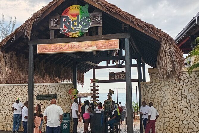 Seven Miles Beach in Negril and Ricks Cafe from Montego Bay - Price check: is $90 good value for Seven Mile Beach and Rick’s?
