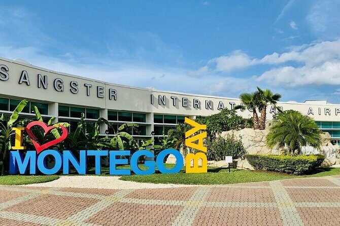 VIP Luxury Montego Bay Airport Transfer to Montego Bay/ Falmouth - The ride to Montego Bay or Falmouth: comfort that starts immediately